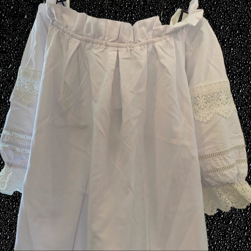 Romeo & Juliet Couture blouse, size M.